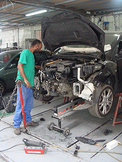 Travaux de carrosserie, photo publiée par le garage